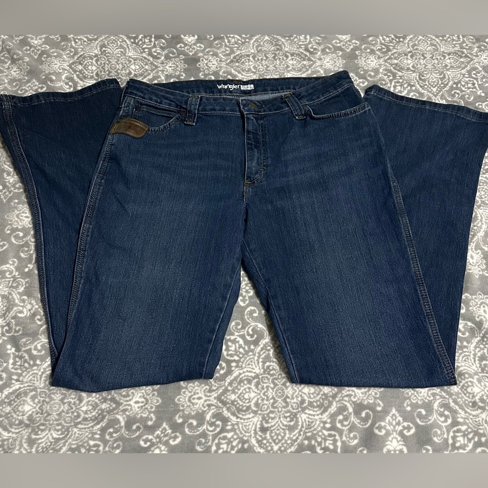 Women’s Wrangler Riggs Wear BootCut Jeans. Size 12x34